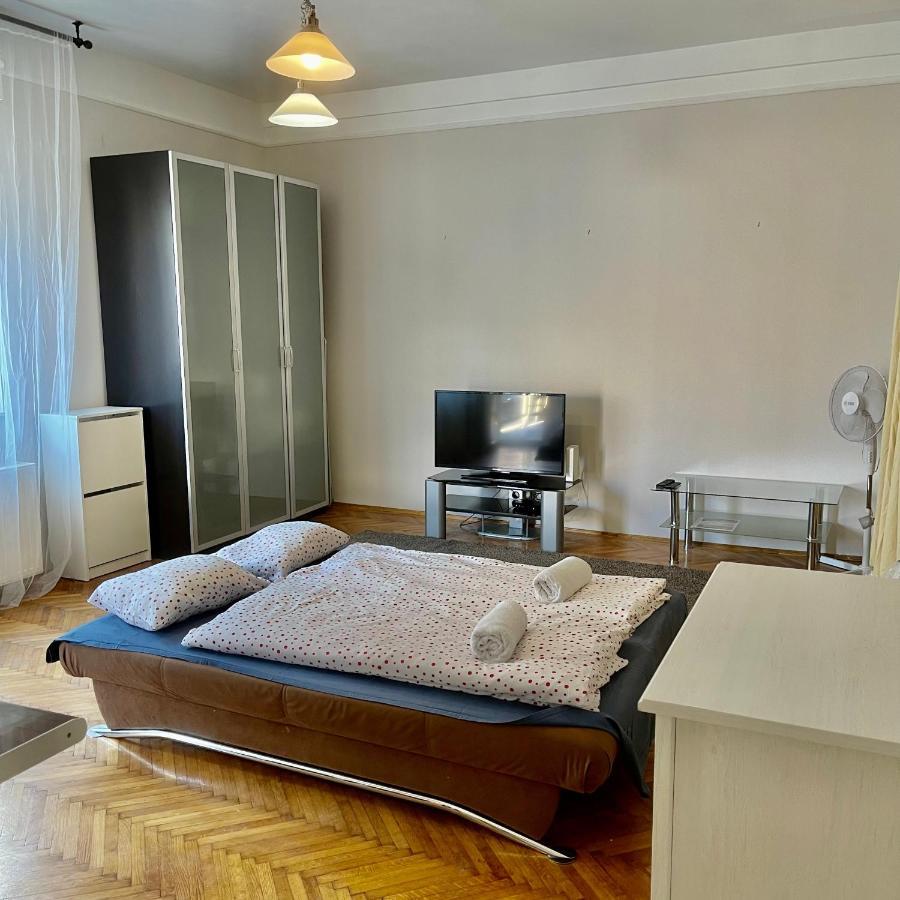 Elizabeth Bridge With Gellert-Hill View Apartment Budapest Bagian luar foto