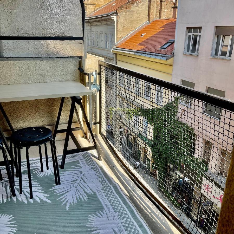 Elizabeth Bridge With Gellert-Hill View Apartment Budapest Bagian luar foto