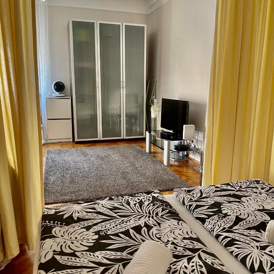 Elizabeth Bridge With Gellert-Hill View Apartment Budapest Bagian luar foto