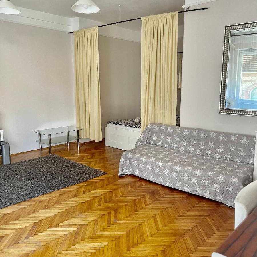 Elizabeth Bridge With Gellert-Hill View Apartment Budapest Bagian luar foto